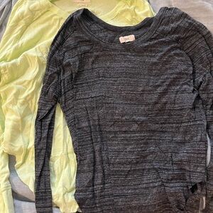 Bundle of 2 TNA Tops